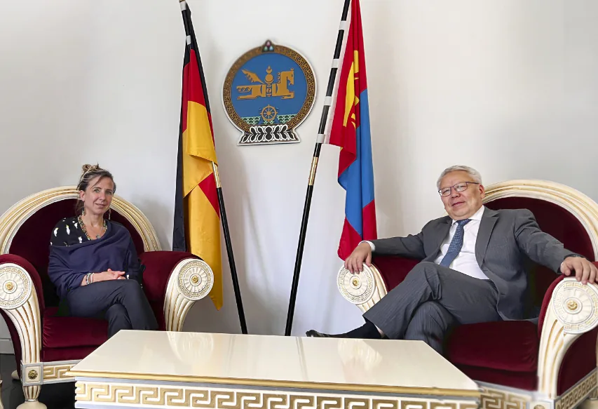 Treffen mit dem Botschafter der Mongolei im Rahmen von THIS IS NOW